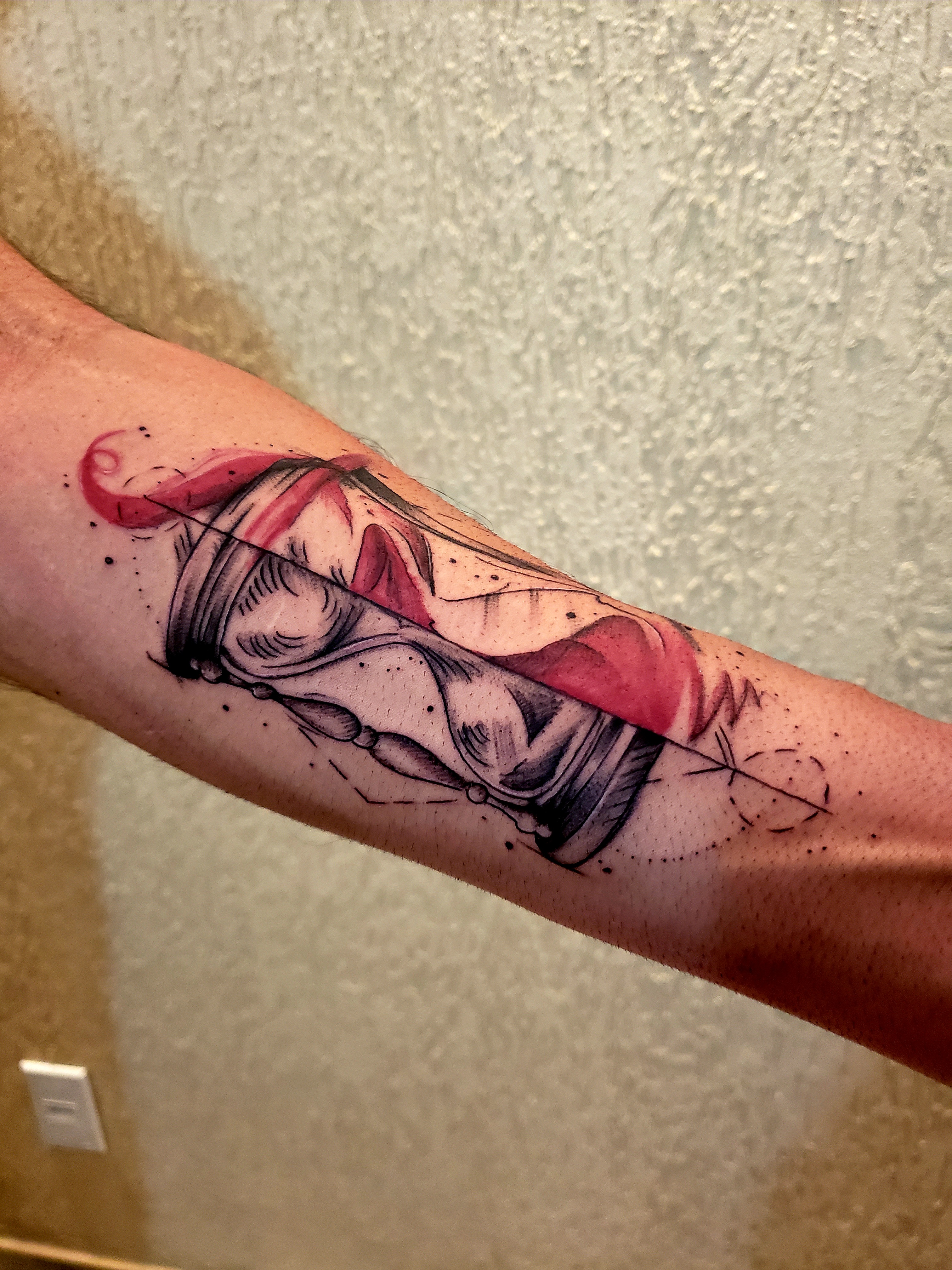 Tatuagem colorida de ampulheta